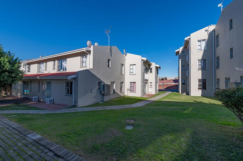 1 Bedroom Property for Sale in Oakglen Western Cape